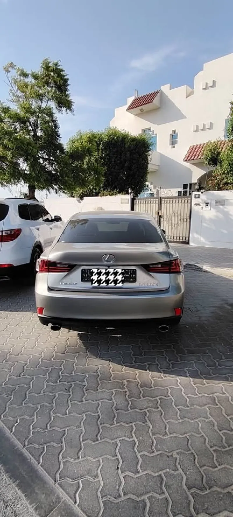 2016 لكزس أي أس ٢٠٠ in Dubai