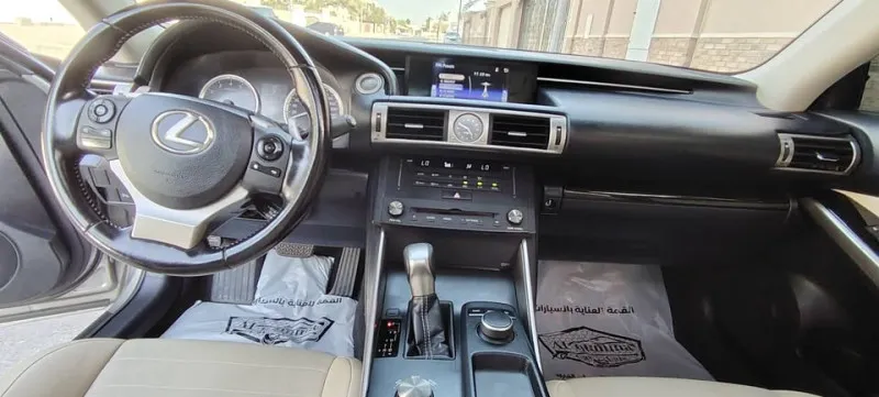 2016 لكزس أي أس ٢٠٠ in Dubai