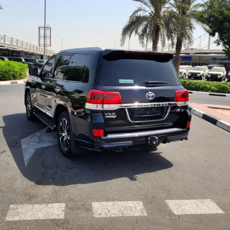 2021 تويوتا لاند كروزر in Dubai