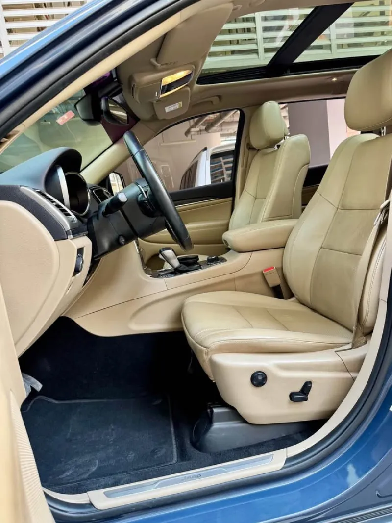 2021 Jeep Grand Cherokee in Dubai