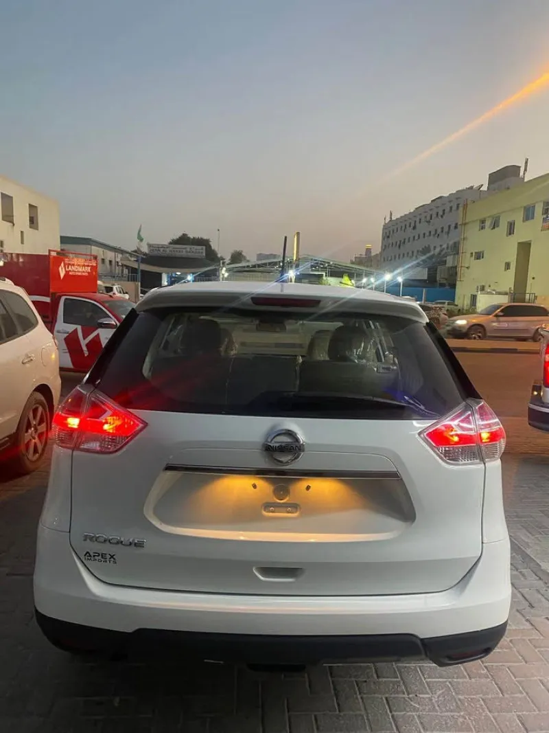 2016 نيسان روج in Dubai