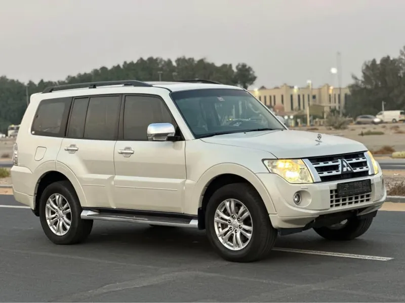 2013 Mitsubishi Pajero in Dubai
