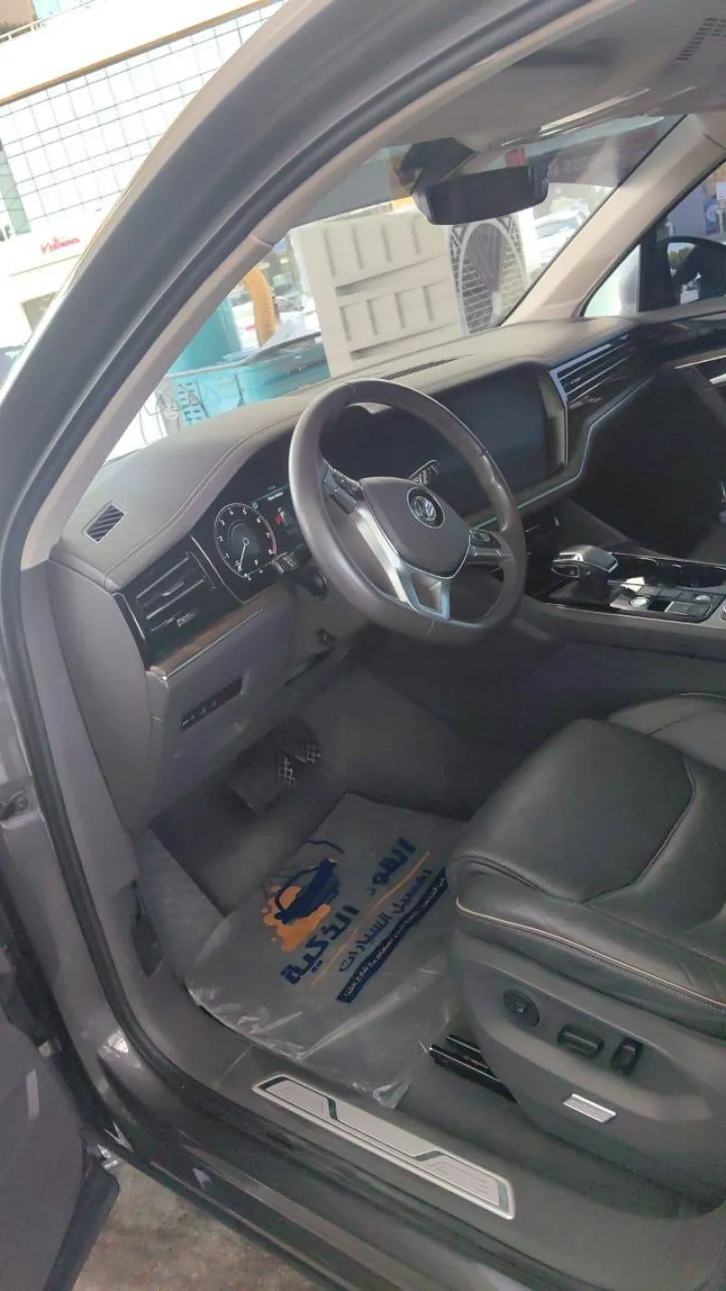 2019 Volkswagen Touareg in Dubai