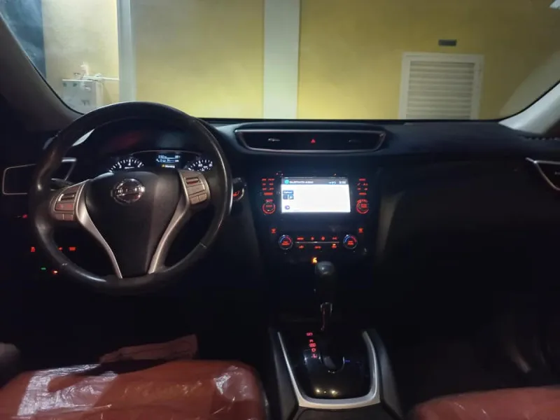 2015 Nissan Rogue in Dubai