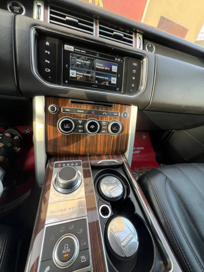 2016 Land Rover Range Rover in Dubai
