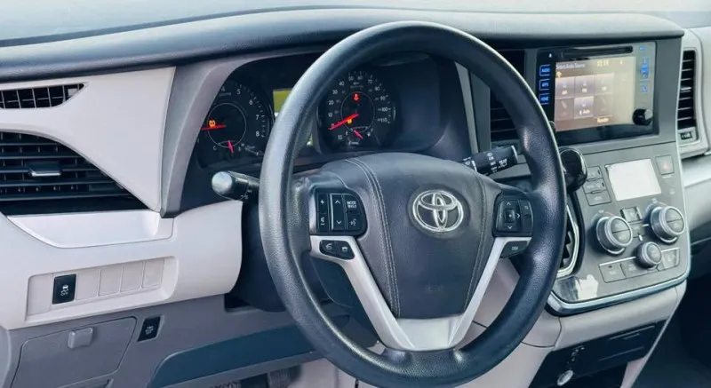 2017 Toyota Sienna in Dubai