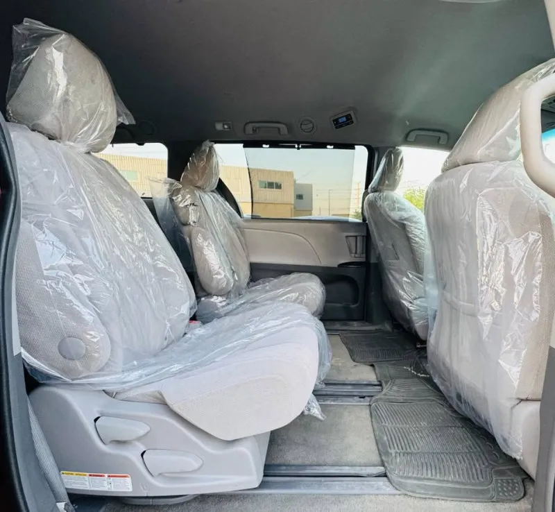 2017 Toyota Sienna in Dubai