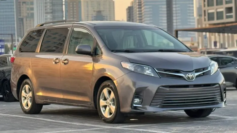 2017 Toyota Sienna in Dubai