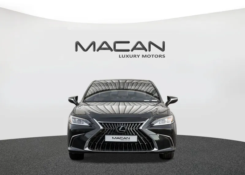 2023 Lexus ES in Dubai