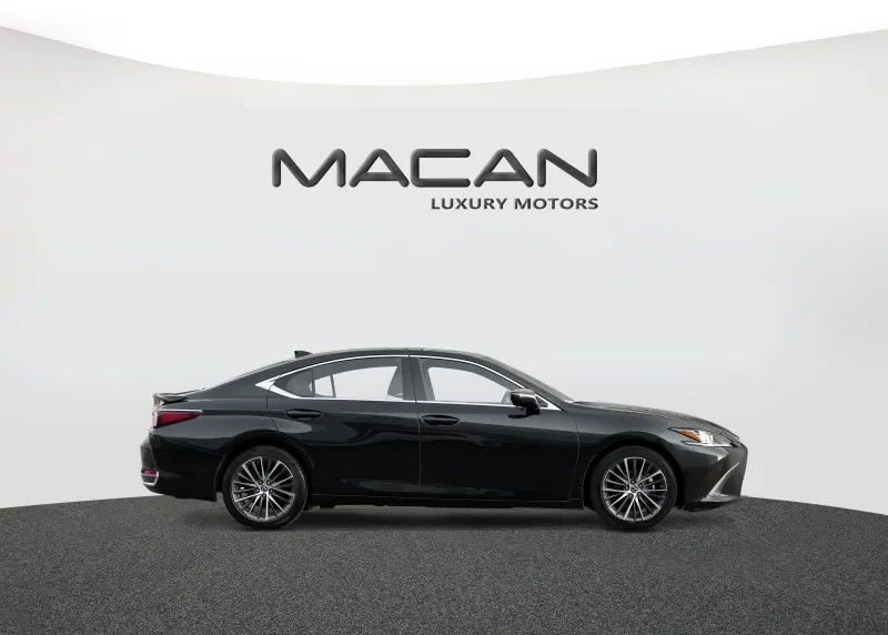 2023 Lexus ES in Dubai