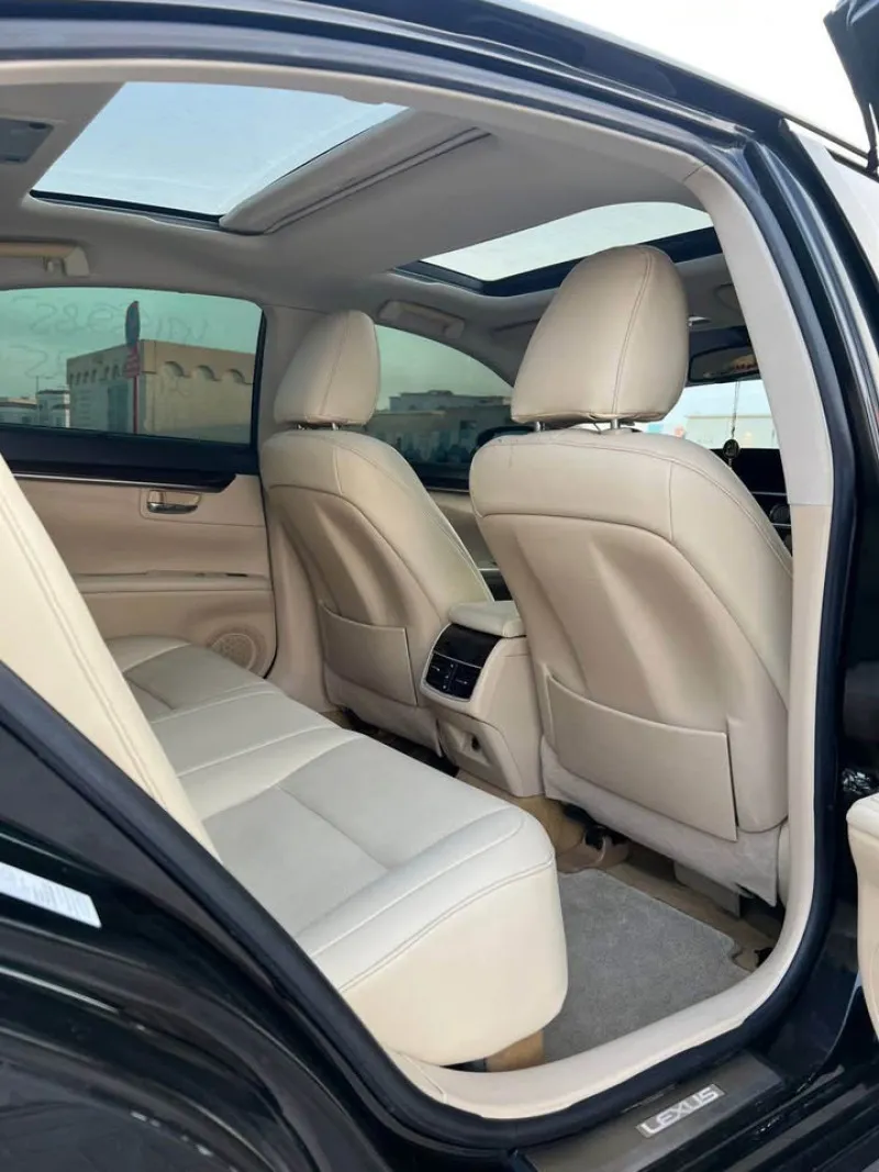 2015 Lexus ES in Dubai