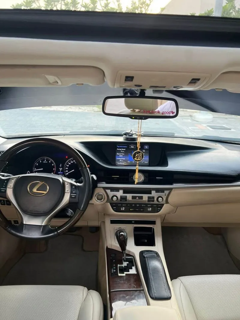 2015 Lexus ES in Dubai