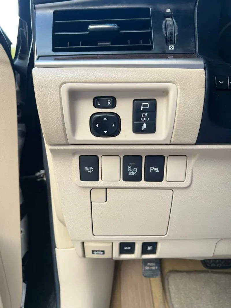 2015 Lexus ES in Dubai
