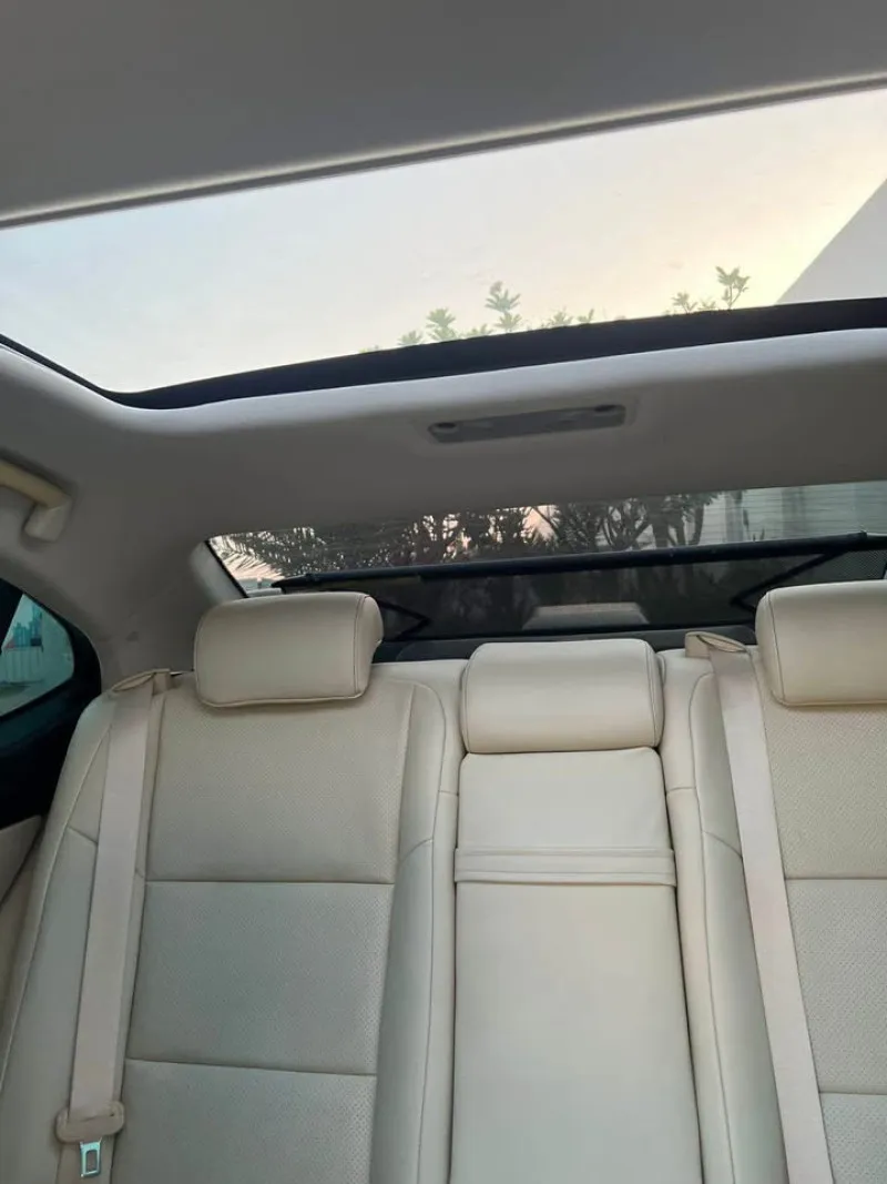 2015 Lexus ES in Dubai