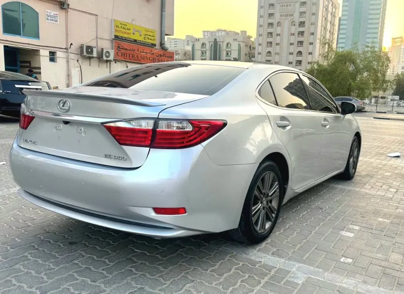 2014 Lexus ES in Dubai