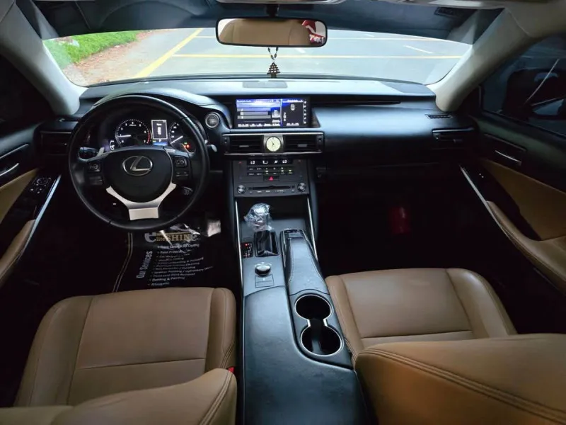 2019 Lexus IS in Dubai