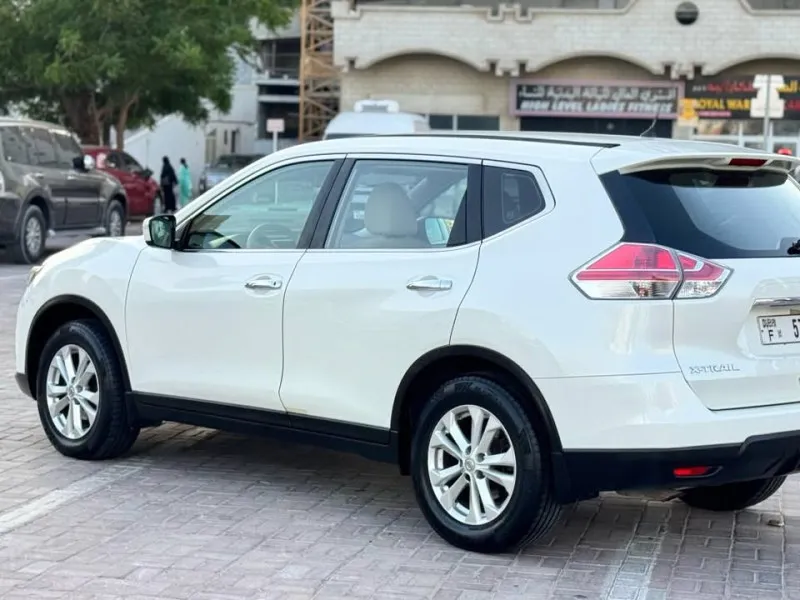 2015 نيسان اكس تريل in Dubai
