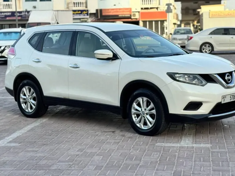 2015 نيسان اكس تريل in Dubai