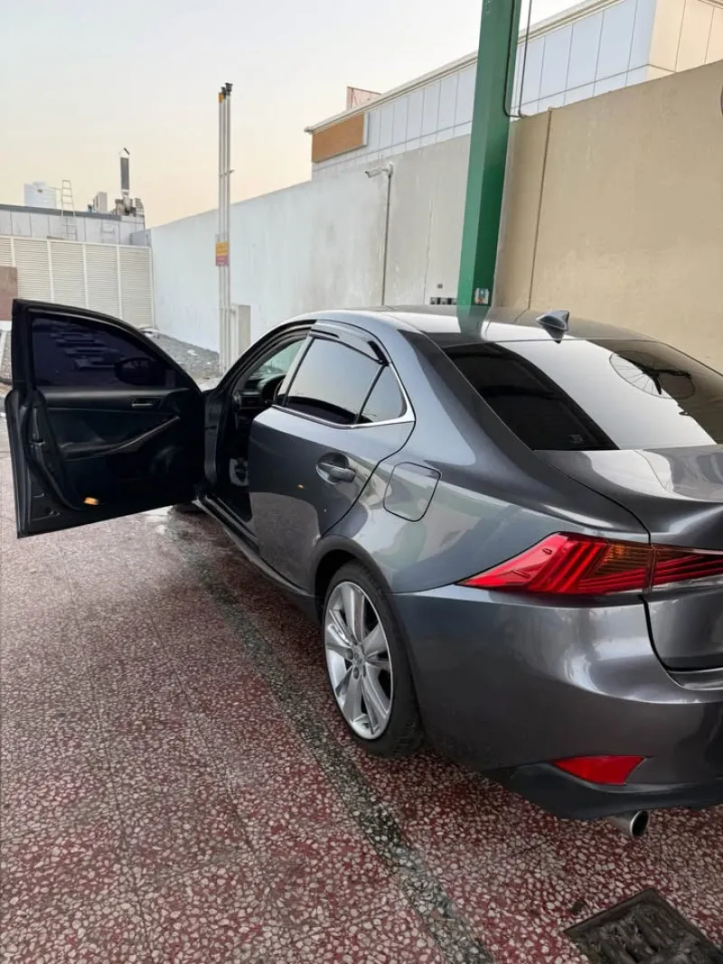 2018 Lexus IS in Dubai