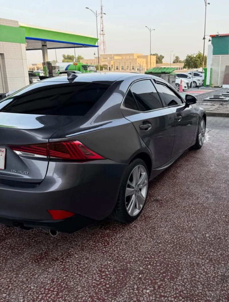 2018 Lexus IS in Dubai