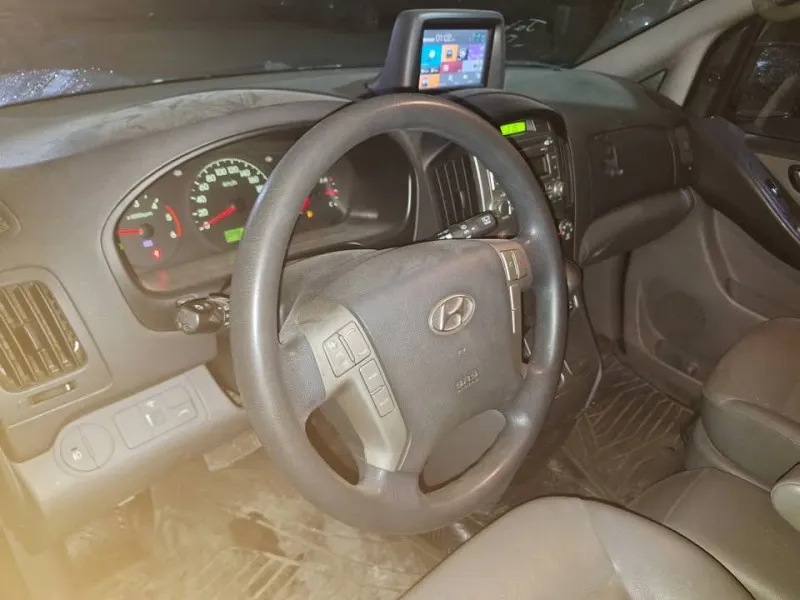 2015 Hyundai Starex in Dubai