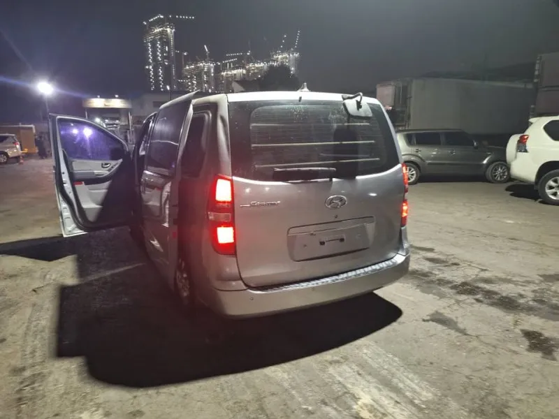 2015 Hyundai Starex in Dubai