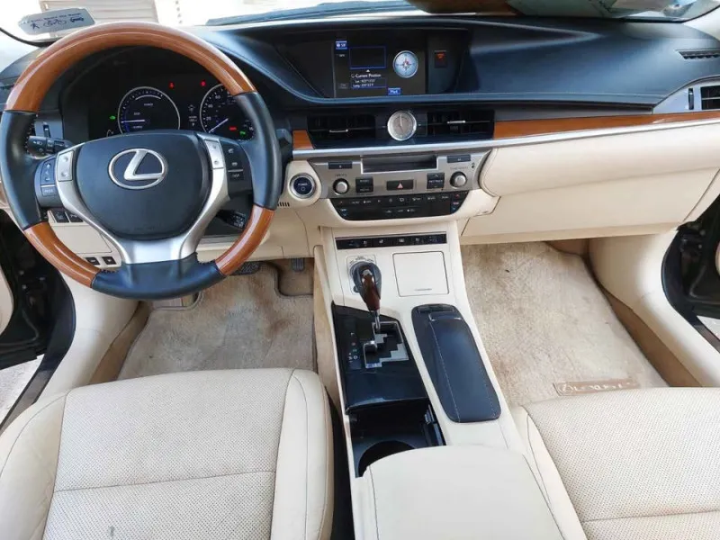 2014 Lexus ES in Dubai