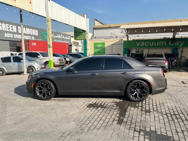 2019 Chrysler 300 in Dubai