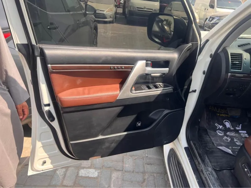 2017 Toyota Land Cruiser in Dubai