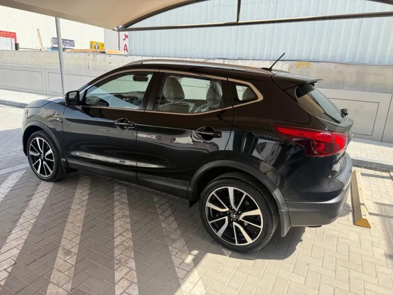 2017 نيسان روج in Dubai