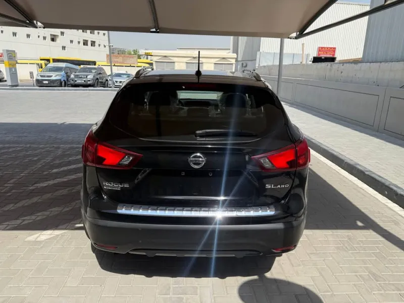 2017 نيسان روج in Dubai