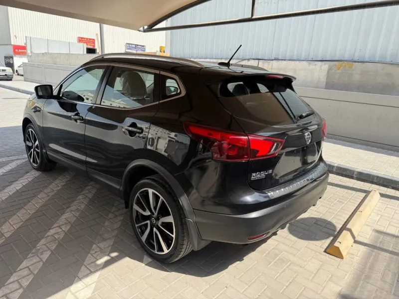2017 نيسان روج in Dubai