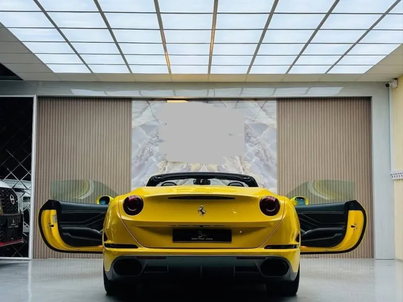 2017 Ferrari California in Dubai
