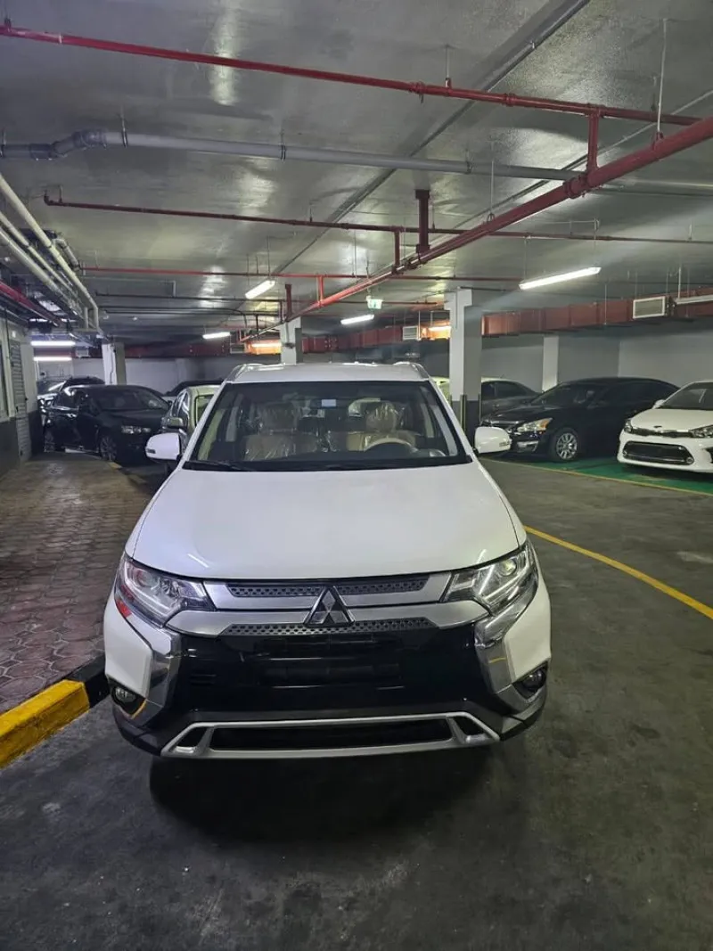 2023 Mitsubishi Outlander in Dubai