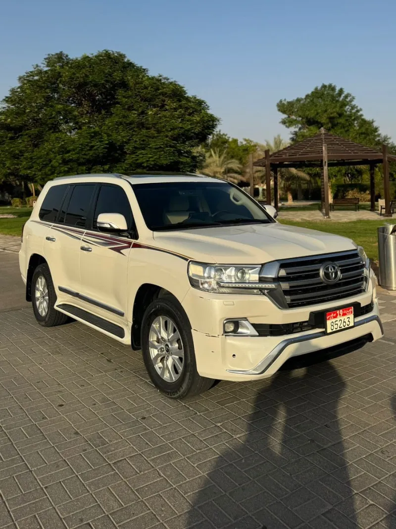 2018 تويوتا لاند كروزر in Dubai