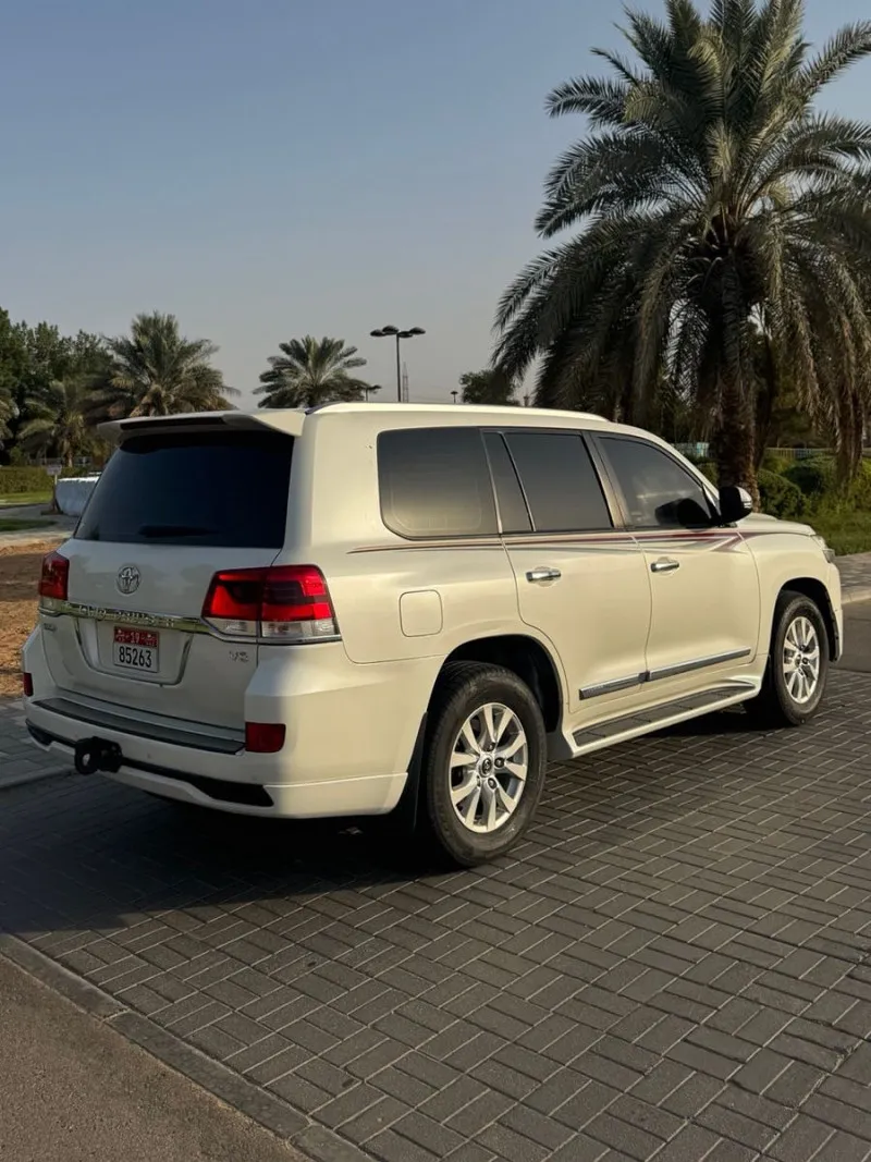 2018 تويوتا لاند كروزر in Dubai
