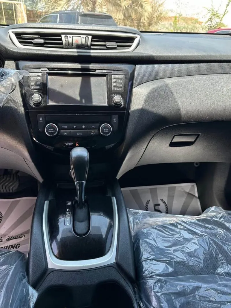 2016 Nissan Rogue in Dubai