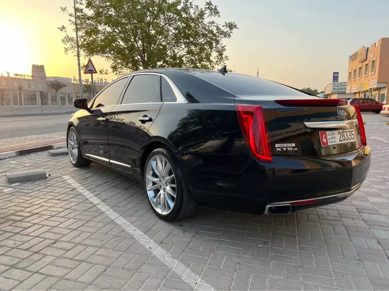 2014 كاديلاك اكس تي اس in Dubai