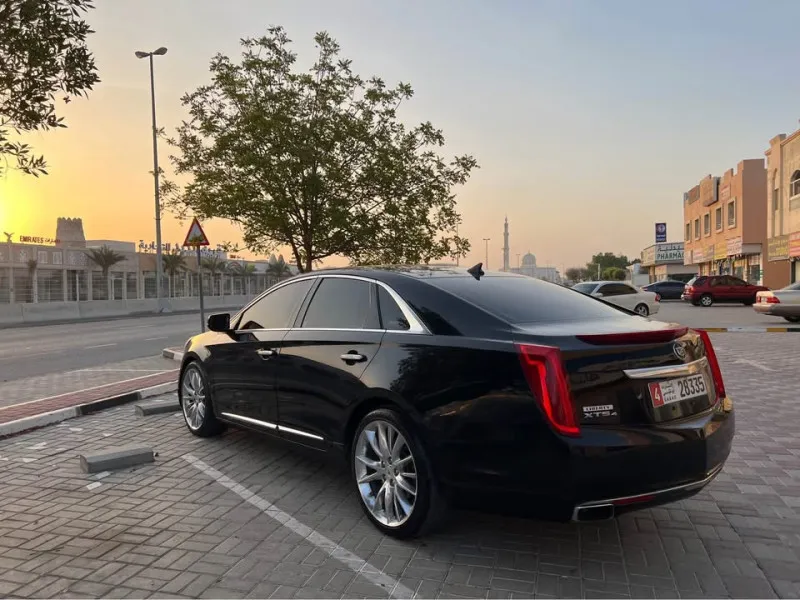2014 كاديلاك اكس تي اس in Dubai