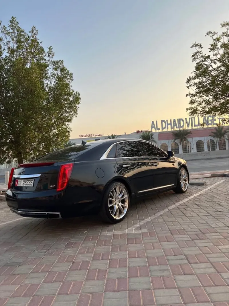 2014 كاديلاك اكس تي اس in Dubai