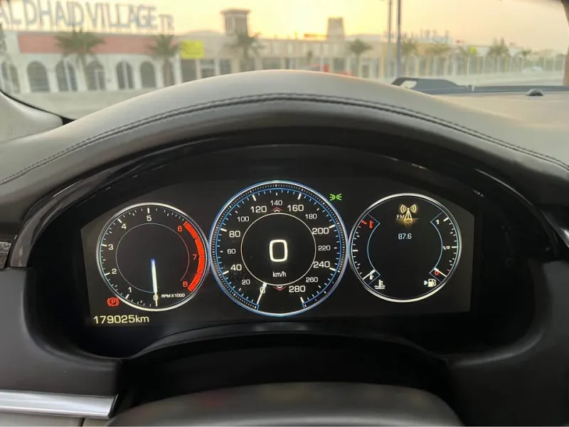 2014 كاديلاك اكس تي اس in Dubai