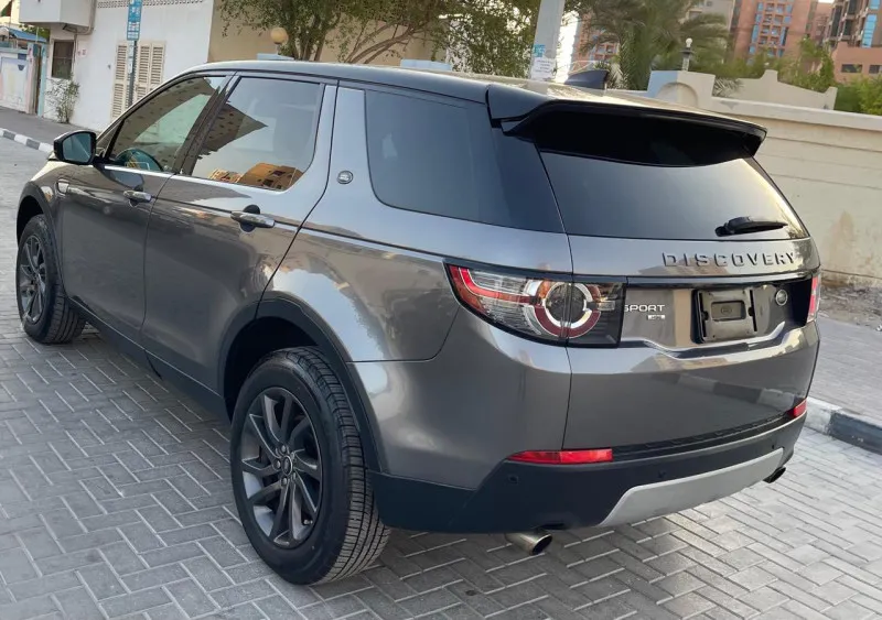 2017 لاند روفر ديسكفري in Dubai
