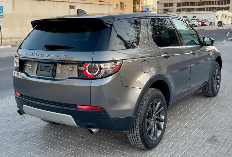 2017 لاند روفر ديسكفري in Dubai