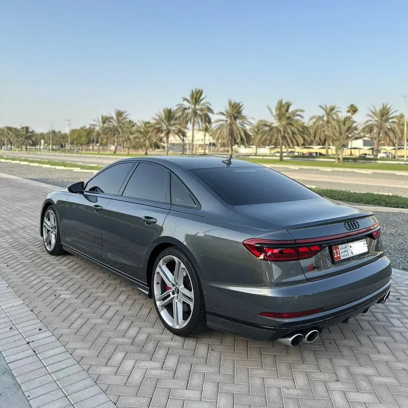2020 اودي اس ٨ in Dubai