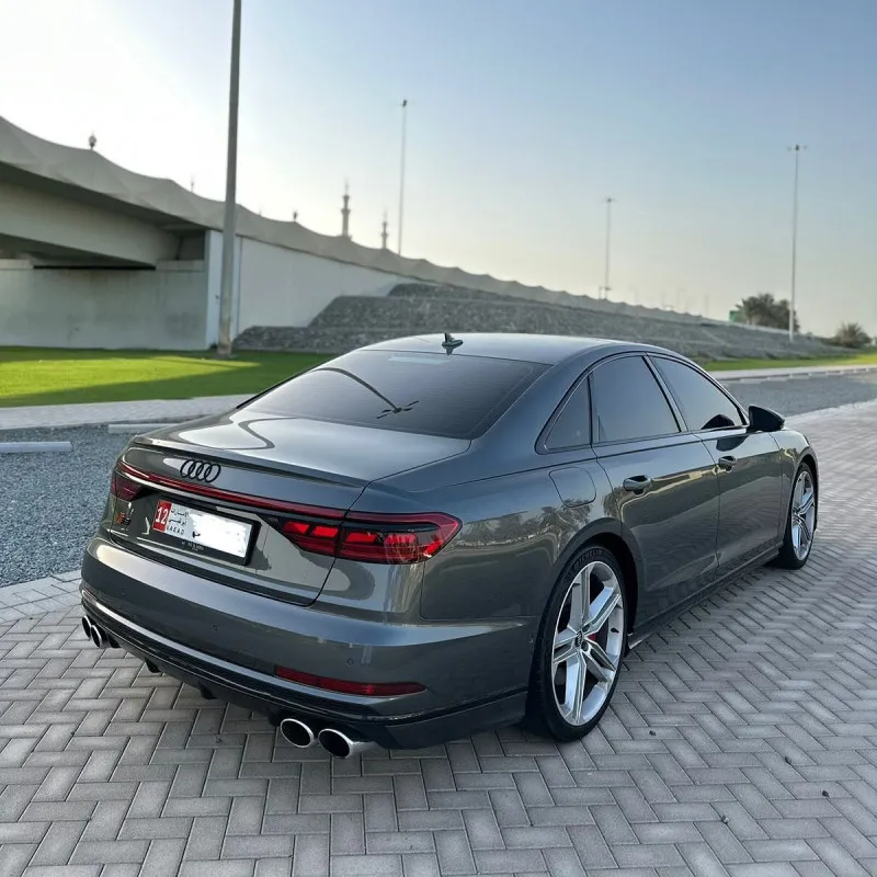 2020 اودي اس ٨ in Dubai