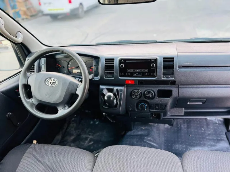 2015 Toyota Hiace in Dubai