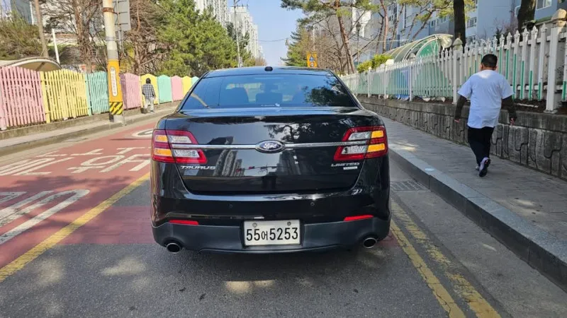 2014 Ford Taurus in Dubai