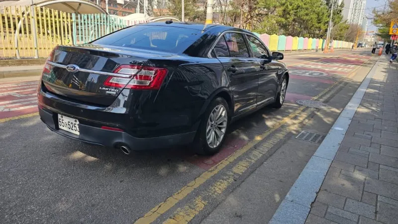 2014 Ford Taurus in Dubai