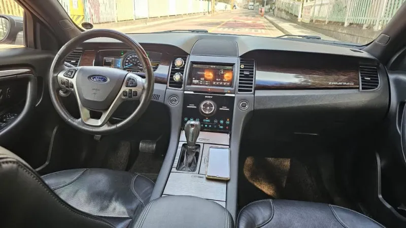 2014 Ford Taurus in Dubai