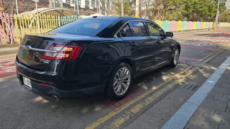 2014 Ford Taurus in Dubai